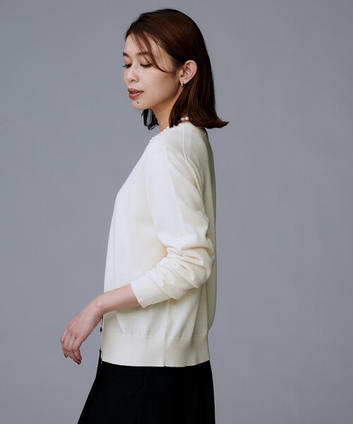 UNTITLED(アンタイトル)の「【洗える/アンサンブル可/ウール100%】ウールクルーカーディガン(カーディガン/ボレロ・レディース・ライトグレー/レッド系1/ブラック/ナチュラル/オフホワイト/ブルー系その他・48/44/04/03/02/01/00)」の11枚目の写真