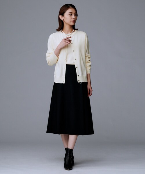 UNTITLED(アンタイトル)の「【洗える/アンサンブル可/ウール100%】ウールクルーカーディガン(カーディガン/ボレロ・レディース・ライトグレー/レッド系1/ブラック/ナチュラル/オフホワイト/ブルー系その他・48/44/04/03/02/01/00)」の12枚目の写真