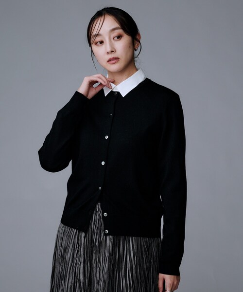 UNTITLED(アンタイトル)の「【洗える/アンサンブル可/ウール100%】ウールクルーカーディガン(カーディガン/ボレロ・レディース・ライトグレー/レッド系1/ブラック/ナチュラル/オフホワイト/ブルー系その他・48/44/04/03/02/01/00)」の22枚目の写真