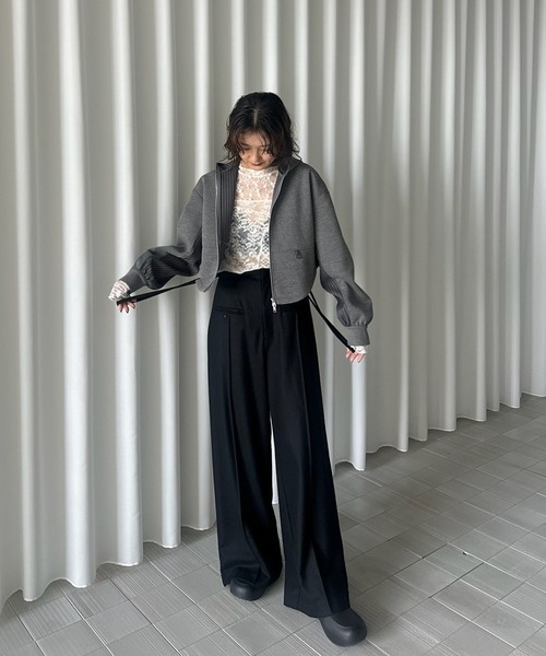 Ameri(アメリ)の「LACE PATCHWORK ASYMMETRY TOP(その他トップス・レディース・オフホワイト/ブラック・FREE)」の19枚目の写真