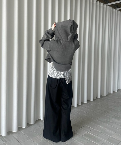 Ameri(アメリ)の「LACE PATCHWORK ASYMMETRY TOP(その他トップス・レディース・オフホワイト/ブラック・FREE)」の20枚目の写真