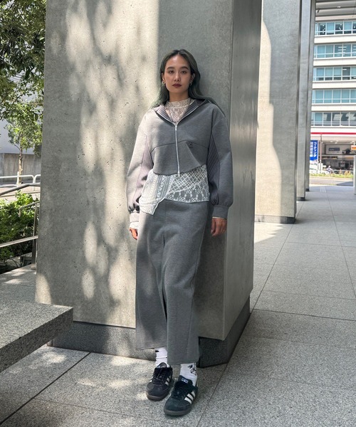 Ameri(アメリ)の「LACE PATCHWORK ASYMMETRY TOP(その他トップス・レディース・オフホワイト/ブラック・FREE)」の22枚目の写真