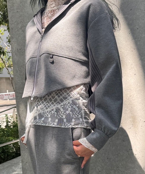 Ameri(アメリ)の「LACE PATCHWORK ASYMMETRY TOP(その他トップス・レディース・オフホワイト/ブラック・FREE)」の21枚目の写真