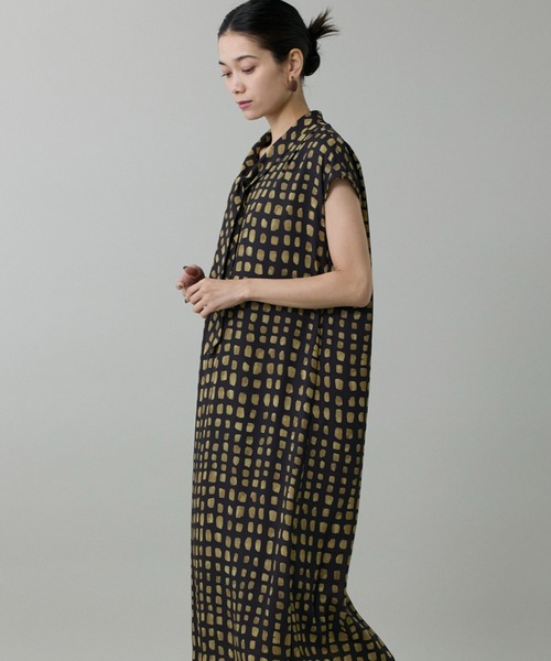 INED（イネド）の「デフォルメチェックボウタイワンピース（ワンピース・レディース・ブラック・9号/7号）」の4枚目の写真