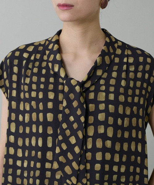 INED（イネド）の「デフォルメチェックボウタイワンピース（ワンピース・レディース・ブラック・9号/7号）」の6枚目の写真