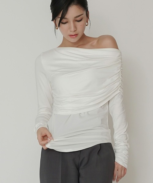 KINO THE KEI(キノザケイ)の「2WAY オフショル プルオーバー KINO THE KEI(Tシャツ/カットソー・レディース・ブラック/モカ/ホワイト・フリー)」の1枚目の写真