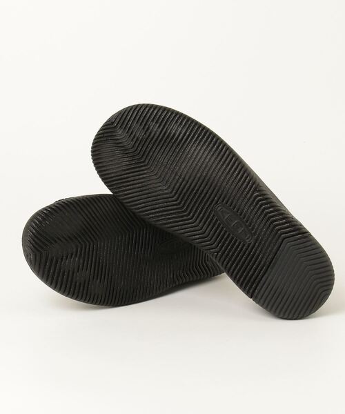 KEEN（キーン）の「KNX T-TOE / ケーエヌエックス ティートウ / メンズ スニーカー（スニーカー・メンズ・ブラック・25cm/25.5cm/26cm/26.5cm/27cm/27.5cm/28cm/29cm）」の3枚目の写真