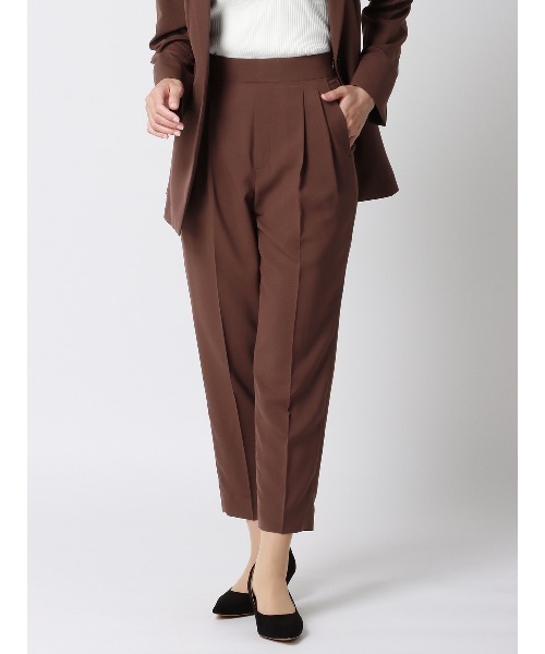 SUIT SQUARE(スーツスクエア)の「タックテーパードパンツ ウォッシャブル ストレッチ 撥水 UVカット 防シワ(スーツパンツ・レディース・ブラウン系/ネイビー系・36(7号)/38(9号)/40(11号))」の2枚目の写真