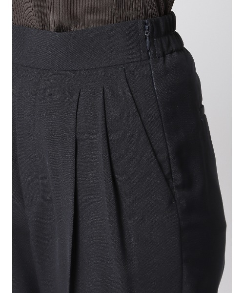 SUIT SQUARE(スーツスクエア)の「タックテーパードパンツ ウォッシャブル ストレッチ 撥水 UVカット 防シワ(スーツパンツ・レディース・ブラウン系/ネイビー系・36(7号)/38(9号)/40(11号))」の12枚目の写真
