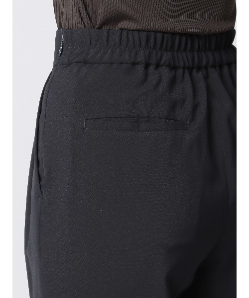 SUIT SQUARE(スーツスクエア)の「タックテーパードパンツ ウォッシャブル ストレッチ 撥水 UVカット 防シワ(スーツパンツ・レディース・ブラウン系/ネイビー系・36(7号)/38(9号)/40(11号))」の13枚目の写真