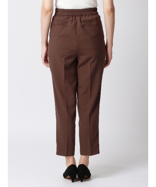 SUIT SQUARE(スーツスクエア)の「タックテーパードパンツ ウォッシャブル ストレッチ 撥水 UVカット 防シワ(スーツパンツ・レディース・ブラウン系/ネイビー系・36(7号)/38(9号)/40(11号))」の5枚目の写真