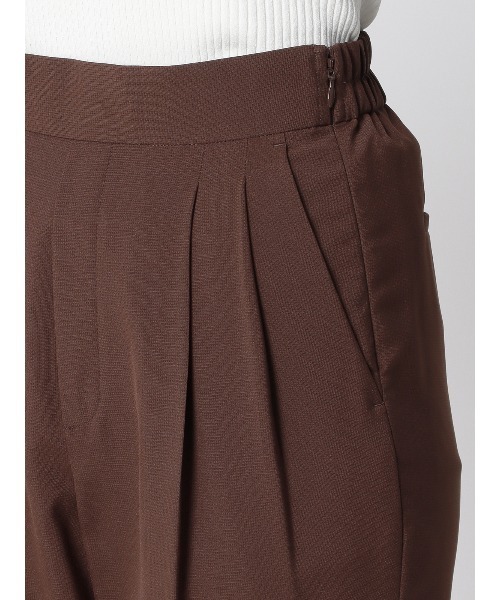 SUIT SQUARE(スーツスクエア)の「タックテーパードパンツ ウォッシャブル ストレッチ 撥水 UVカット 防シワ(スーツパンツ・レディース・ブラウン系/ネイビー系・36(7号)/38(9号)/40(11号))」の6枚目の写真