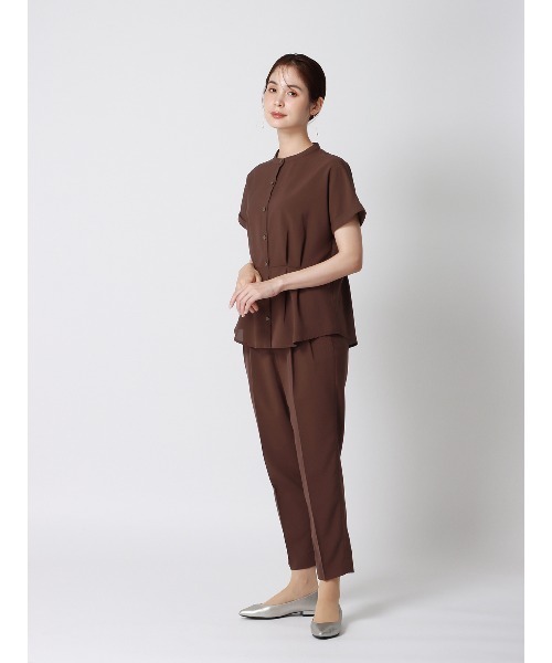 SUIT SQUARE(スーツスクエア)の「タックテーパードパンツ ウォッシャブル ストレッチ 撥水 UVカット 防シワ(スーツパンツ・レディース・ブラウン系/ネイビー系・36(7号)/38(9号)/40(11号))」の17枚目の写真