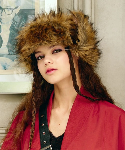 ANNA SUI NYC(アナ スイ エヌ ワイ シー)の「フェイクファーフライトキャップ(キャップ・レディース・グレー/キャメル/ピンク・FREE)」の2枚目の写真