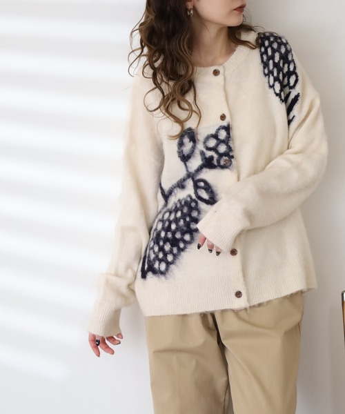 BARNDOOR(バーンドア)の「木の実 ジャカード カーデ(カーディガン/ボレロ・レディース・ブラウン/グレー/ネイビー/アイボリー・FREE)」の8枚目の写真