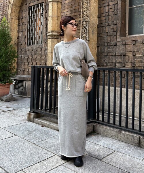 DouDou（ドゥドゥ）の「【インフルエンサーOKOCHI企画】裏毛ナンバリングプルオーバー（スウェット・レディース・ブラウン/グレー・FREE）」の4枚目の写真