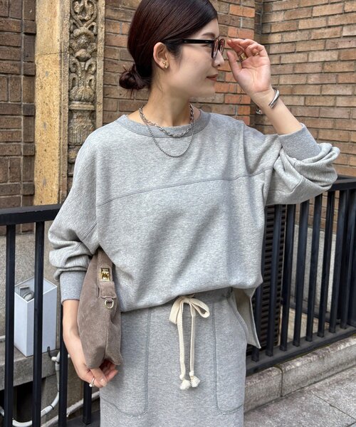 DouDou（ドゥドゥ）の「【インフルエンサーOKOCHI企画】裏毛ナンバリングプルオーバー（スウェット・レディース・ブラウン/グレー・FREE）」の8枚目の写真