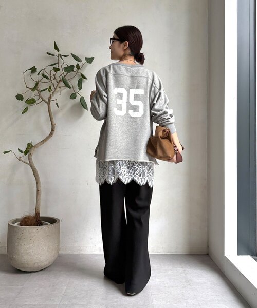 DouDou（ドゥドゥ）の「【インフルエンサーOKOCHI企画】裏毛ナンバリングプルオーバー（スウェット・レディース・ブラウン/グレー・FREE）」の13枚目の写真