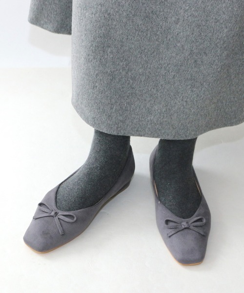 Fin（フィン）の「スクエアトゥVカットバレエシューズ【低反発スポンジ入り】（バレエシューズ・レディース・レッド/シルバー/グレー/ブラック・24.5cm/24cm/23.5cm/23cm/22.5cm）」の3枚目の写真