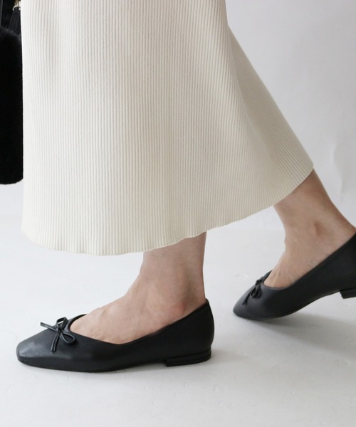 Fin（フィン）の「スクエアトゥVカットバレエシューズ【低反発スポンジ入り】（バレエシューズ・レディース・レッド/シルバー/グレー/ブラック・24.5cm/24cm/23.5cm/23cm/22.5cm）」の19枚目の写真