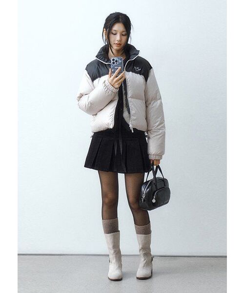 MUSINSA STANDARD WOMAN（ムシンサスタンダードウーマン）の「ウィメンズ コーデュロイ プリーツ ミニスカート [ブラック]（スカート・レディース・その他・SMALL/MEDIUM/LARGE/X-SMALL）」の3枚目の写真