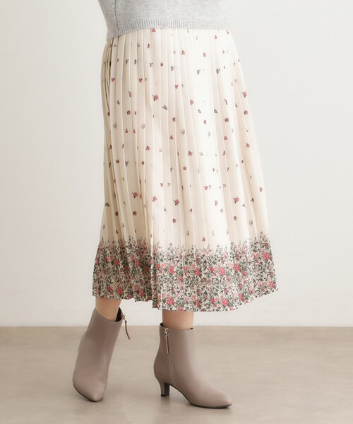 LAURA ASHLEY(ローラアシュレイ)の「【洗える/同柄アイテムあり】ライリー バタフライズ柄 プリーツスカート(スカート・レディース・ベージュ系/ネイビー系・38/40)」の3枚目の写真