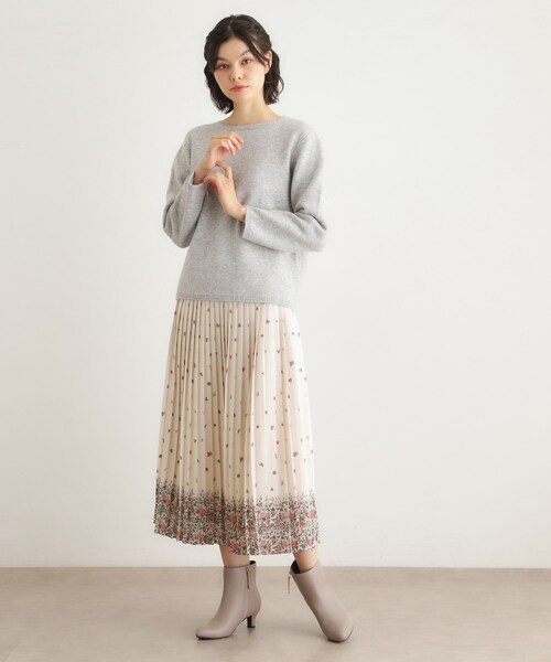 LAURA ASHLEY(ローラアシュレイ)の「【洗える/同柄アイテムあり】ライリー バタフライズ柄 プリーツスカート(スカート・レディース・ベージュ系/ネイビー系・38/40)」の4枚目の写真