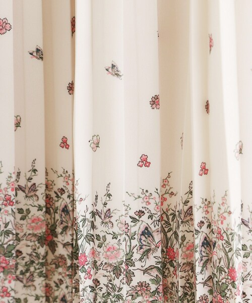 LAURA ASHLEY(ローラアシュレイ)の「【洗える/同柄アイテムあり】ライリー バタフライズ柄 プリーツスカート(スカート・レディース・ベージュ系/ネイビー系・38/40)」の6枚目の写真