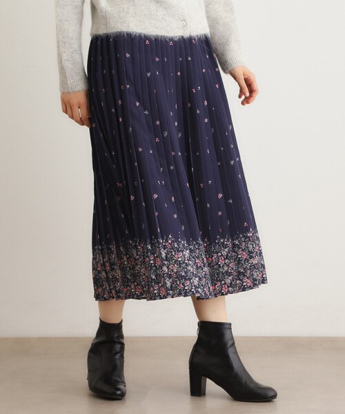 LAURA ASHLEY(ローラアシュレイ)の「【洗える/同柄アイテムあり】ライリー バタフライズ柄 プリーツスカート(スカート・レディース・ベージュ系/ネイビー系・38/40)」の7枚目の写真