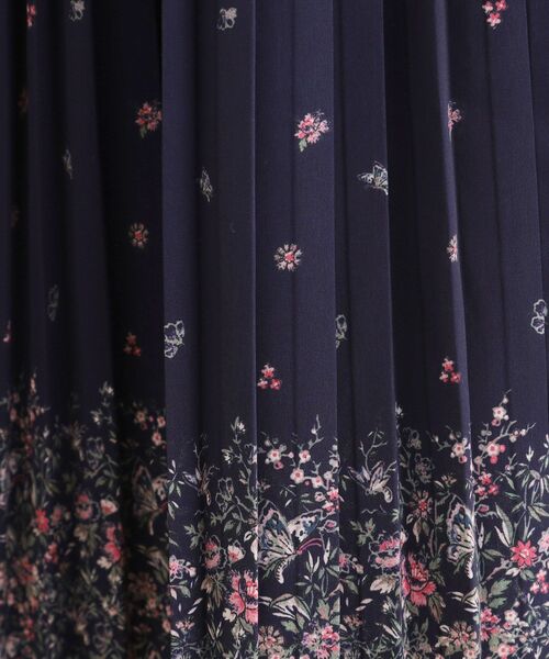 LAURA ASHLEY(ローラアシュレイ)の「【洗える/同柄アイテムあり】ライリー バタフライズ柄 プリーツスカート(スカート・レディース・ベージュ系/ネイビー系・38/40)」の10枚目の写真