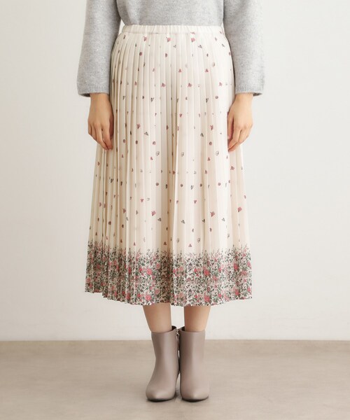 LAURA ASHLEY(ローラアシュレイ)の「【洗える/同柄アイテムあり】ライリー バタフライズ柄 プリーツスカート(スカート・レディース・ベージュ系/ネイビー系・38/40)」の11枚目の写真