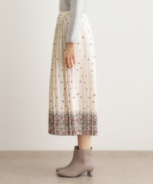 LAURA ASHLEY(ローラアシュレイ)の「【洗える/同柄アイテムあり】ライリー バタフライズ柄 プリーツスカート(スカート・レディース・ベージュ系/ネイビー系・38/40)」の12枚目の写真