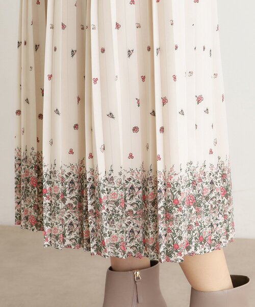 LAURA ASHLEY(ローラアシュレイ)の「【洗える/同柄アイテムあり】ライリー バタフライズ柄 プリーツスカート(スカート・レディース・ベージュ系/ネイビー系・38/40)」の16枚目の写真