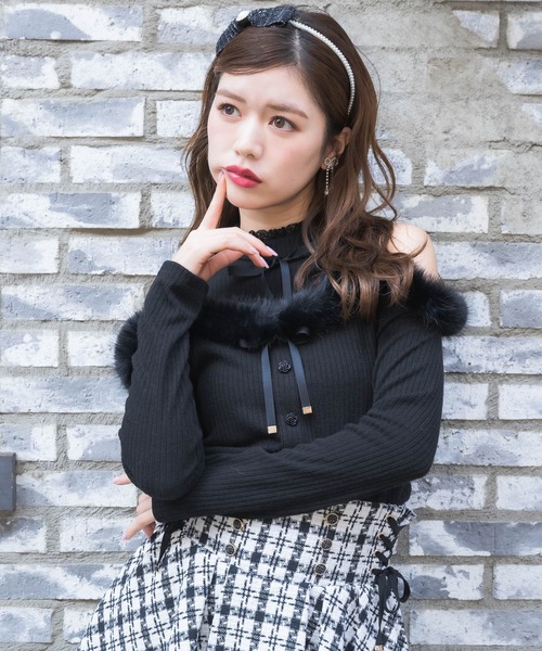 couture BY ROJITA（クチュールバイロジータ）の「肩開きファーライン切替トップス（Tシャツ/カットソー・レディース・ホワイト/ボルドー/ブラック・FREE）」の9枚目の写真