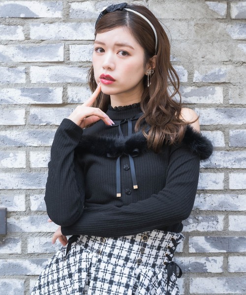 couture BY ROJITA（クチュールバイロジータ）の「肩開きファーライン切替トップス（Tシャツ/カットソー・レディース・ホワイト/ボルドー/ブラック・FREE）」の10枚目の写真