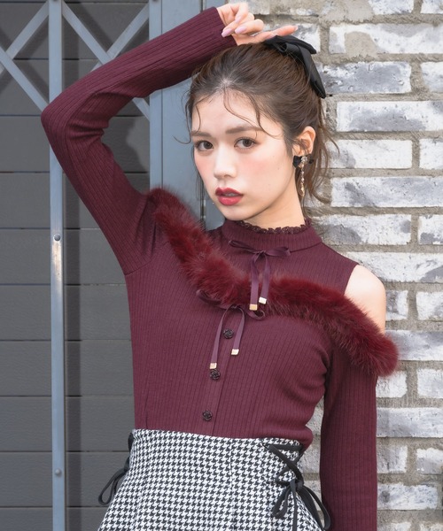 couture BY ROJITA（クチュールバイロジータ）の「肩開きファーライン切替トップス（Tシャツ/カットソー・レディース・ホワイト/ボルドー/ブラック・FREE）」の13枚目の写真