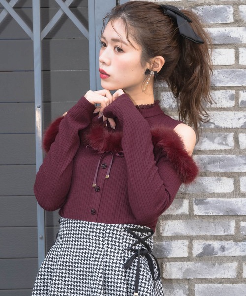 couture BY ROJITA（クチュールバイロジータ）の「肩開きファーライン切替トップス（Tシャツ/カットソー・レディース・ホワイト/ボルドー/ブラック・FREE）」の18枚目の写真