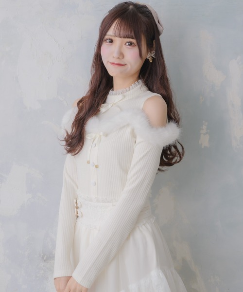 couture BY ROJITA（クチュールバイロジータ）の「肩開きファーライン切替トップス（Tシャツ/カットソー・レディース・ホワイト/ボルドー/ブラック・FREE）」の22枚目の写真