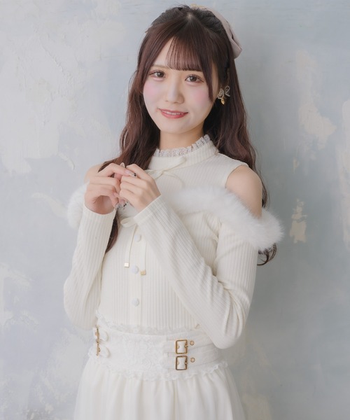 couture BY ROJITA（クチュールバイロジータ）の「肩開きファーライン切替トップス（Tシャツ/カットソー・レディース・ホワイト/ボルドー/ブラック・FREE）」の5枚目の写真