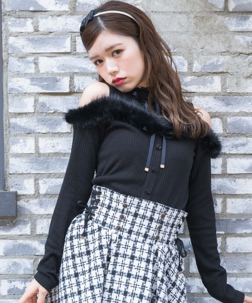 couture BY ROJITA（クチュールバイロジータ）の「肩開きファーライン切替トップス（Tシャツ/カットソー・レディース・ホワイト/ボルドー/ブラック・FREE）」の12枚目の写真