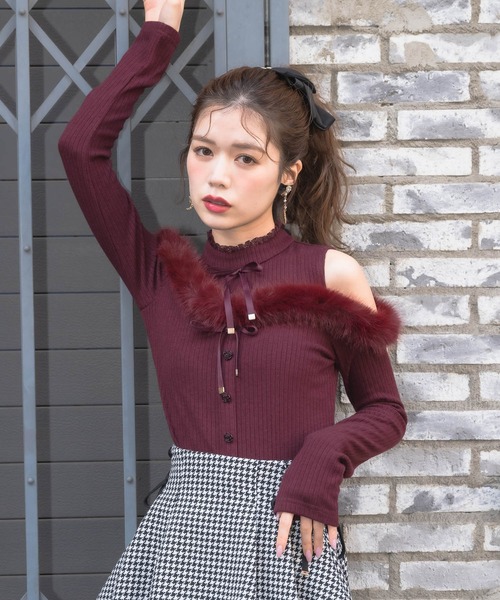 couture BY ROJITA（クチュールバイロジータ）の「肩開きファーライン切替トップス（Tシャツ/カットソー・レディース・ホワイト/ボルドー/ブラック・FREE）」の19枚目の写真