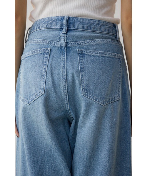 AZUL by moussy(アズールバイマウジー)の「【身長/骨格別着用画像あり】L/B ライトオンスカーブデニム(デニムパンツ・レディース・ライトブルー・23inch/24inch/25inch/26inch)」の9枚目の写真
