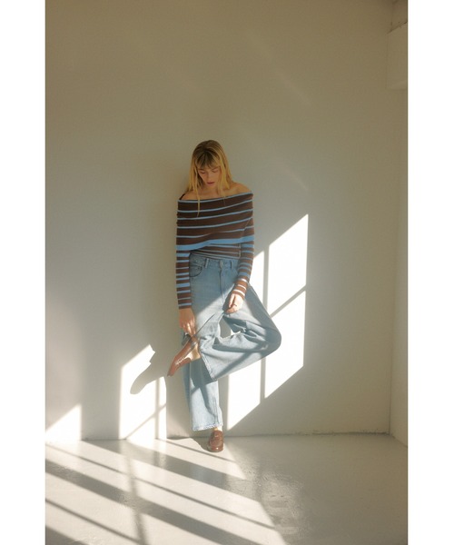 AZUL by moussy(アズールバイマウジー)の「【身長/骨格別着用画像あり】L/B ライトオンスカーブデニム(デニムパンツ・レディース・ライトブルー・23inch/24inch/25inch/26inch)」の13枚目の写真