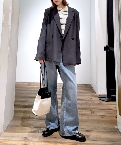 AZUL by moussy(アズールバイマウジー)の「【身長/骨格別着用画像あり】L/B ライトオンスカーブデニム(デニムパンツ・レディース・ライトブルー・23inch/24inch/25inch/26inch)」の17枚目の写真