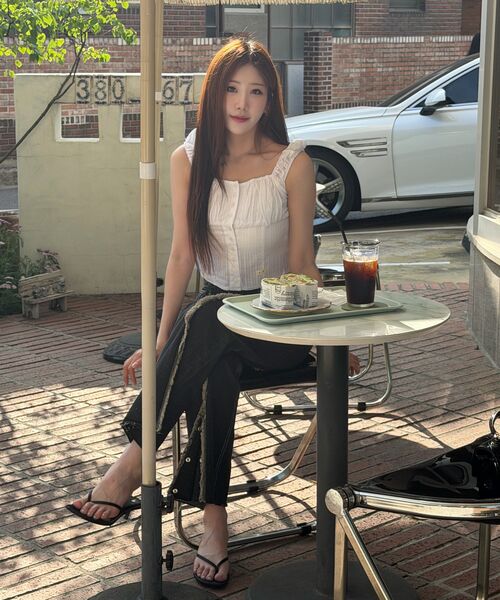 ARI(アリ)の「CUDDLY SLEEVELESS TOP / WHITE(シャツ/ブラウス・レディース・ホワイト・FREE)」の6枚目の写真