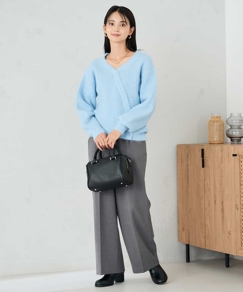 a.v.v(アーヴェヴェ)の「カシュクールライクVネックニット(ニット/セーター・レディース・ベージュ/ダークインディゴブルー・39)」の8枚目の写真