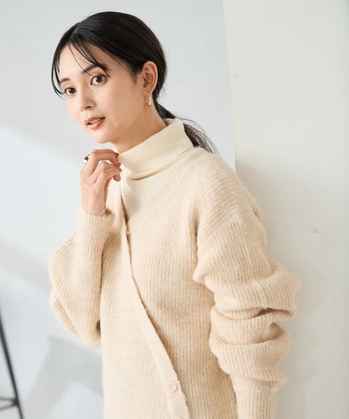 a.v.v(アーヴェヴェ)の「カシュクールライクVネックニット(ニット/セーター・レディース・ベージュ/ダークインディゴブルー・39)」の12枚目の写真