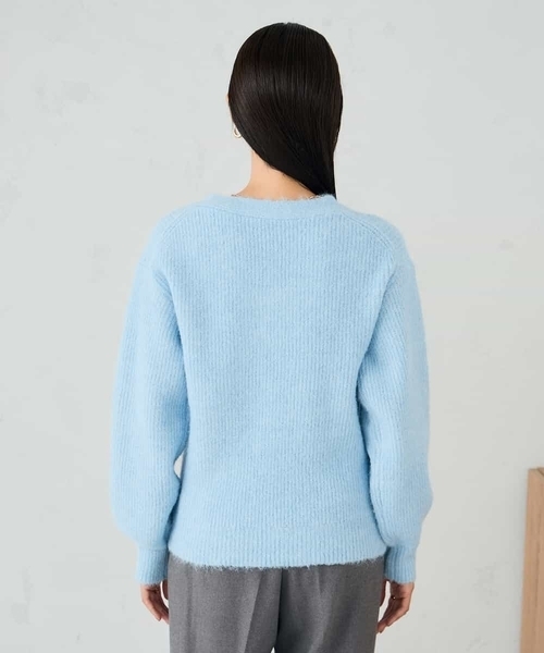 a.v.v(アーヴェヴェ)の「カシュクールライクVネックニット(ニット/セーター・レディース・ベージュ/ダークインディゴブルー・39)」の19枚目の写真