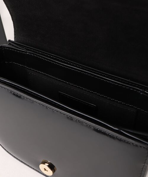 A.P.C.（アーペーセー）の「LE B-SIDE SMALL（ショルダーバッグ・レディース・ブラック/キナリ・ONESIZE）」の4枚目の写真