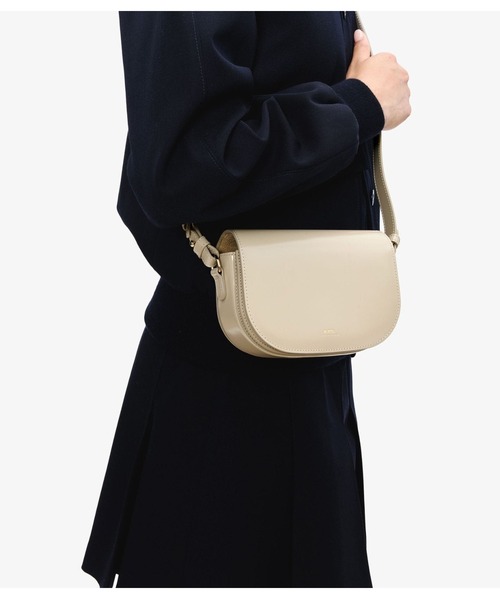 A.P.C.（アーペーセー）の「LE B-SIDE SMALL（ショルダーバッグ・レディース・ブラック/キナリ・ONESIZE）」の2枚目の写真